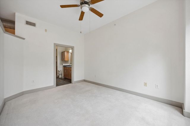 1901 Post Oak Boulevard 2215, Houston, TX 77056