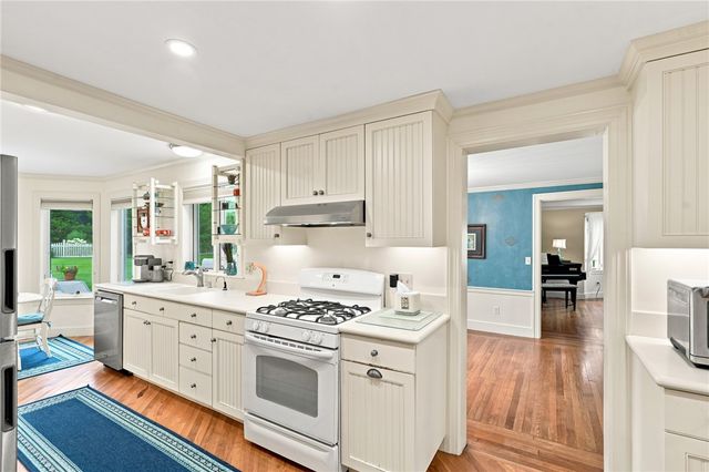 142 Ferry Road, Bristol, RI 02809
