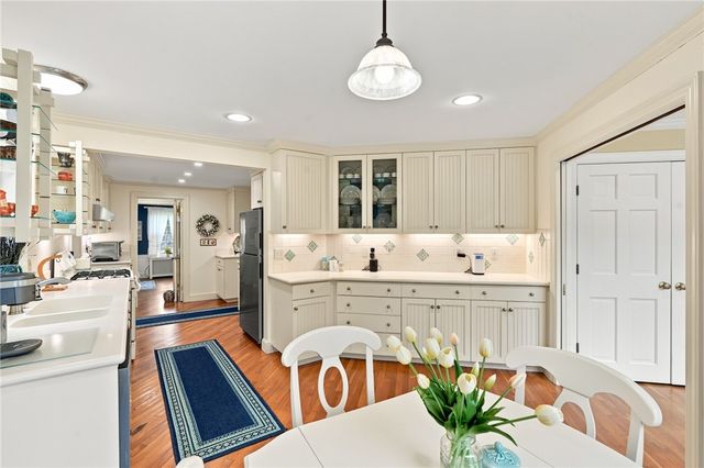 142 Ferry Road, Bristol, RI 02809
