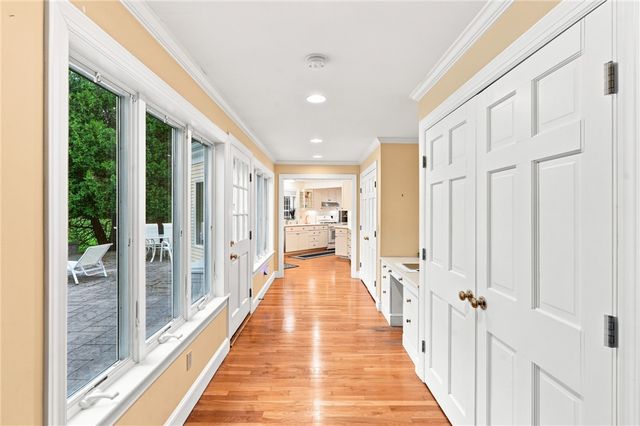 142 Ferry Road, Bristol, RI 02809