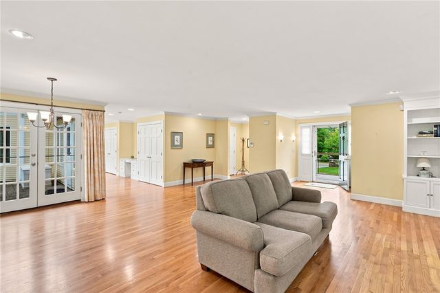 142 Ferry Road, Bristol, RI 02809