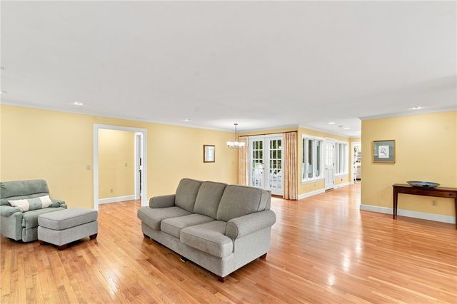 142 Ferry Road, Bristol, RI 02809