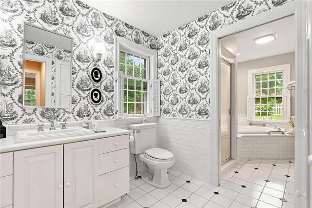 142 Ferry Road, Bristol, RI 02809