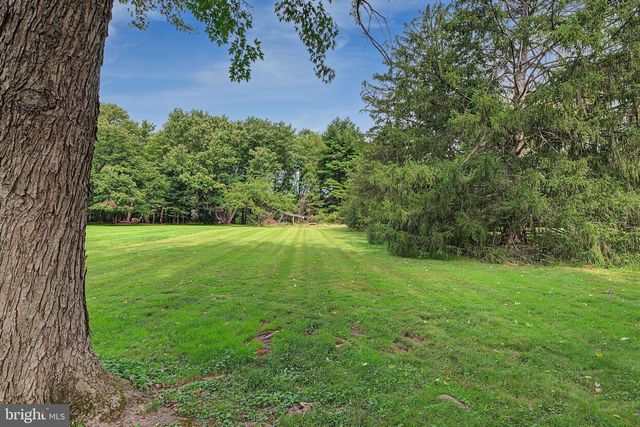 2445 PARK RD, Warrington, PA 18976
