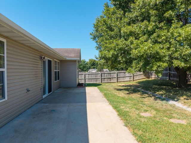5105 SANDSTONE DR, Columbia, MO 65202