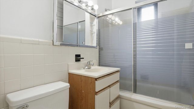 46 Grace Avenue 1L, Great Neck, NY 11021