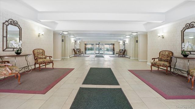 46 Grace Avenue 1L, Great Neck, NY 11021