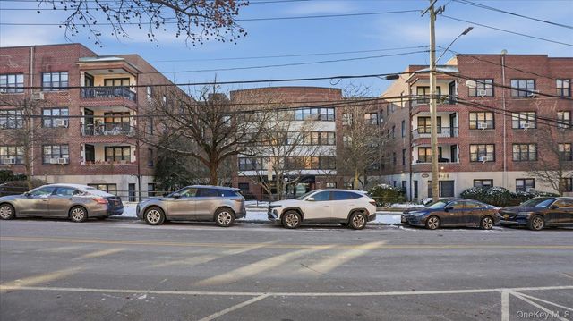 46 Grace Avenue 1L, Great Neck, NY 11021