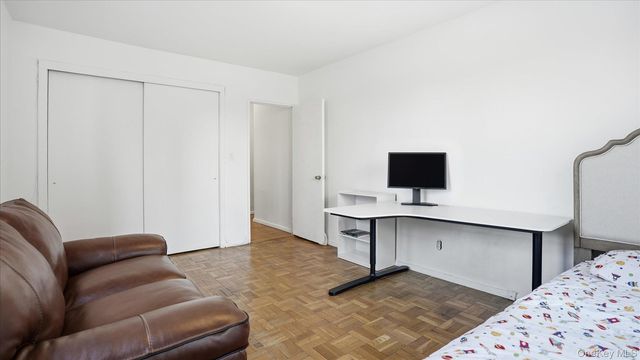 46 Grace Avenue 1L, Great Neck, NY 11021