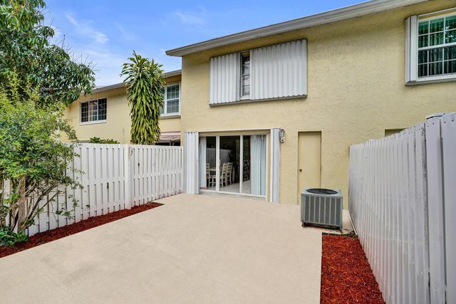 211 Foxtail Drive C, Greenacres, FL 33415