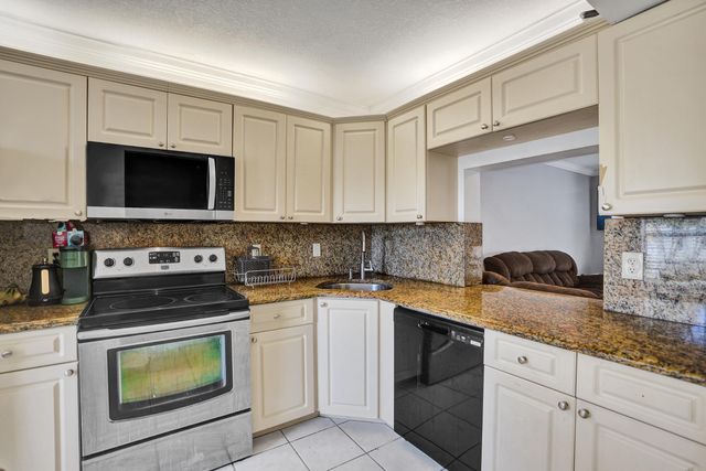 211 Foxtail Drive C, Greenacres, FL 33415