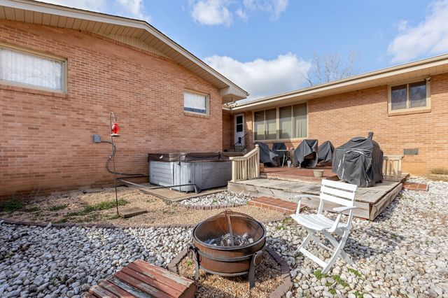 212 Pineview St, Shelbyville, TN 37160