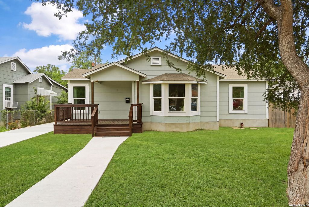 230 Leming Dr, San Antonio, TX 78201