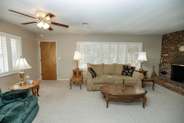 1522 Maplewood Dr, Modesto, CA 95350