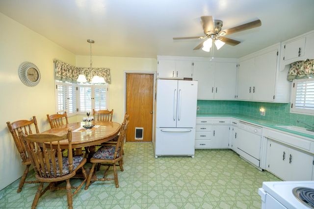 1522 Maplewood Dr, Modesto, CA 95350