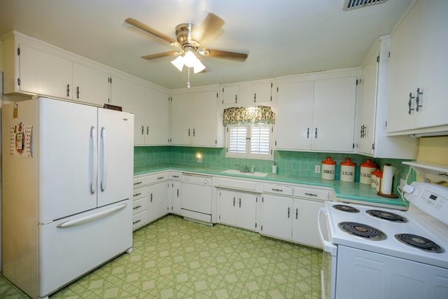 1522 Maplewood Dr, Modesto, CA 95350