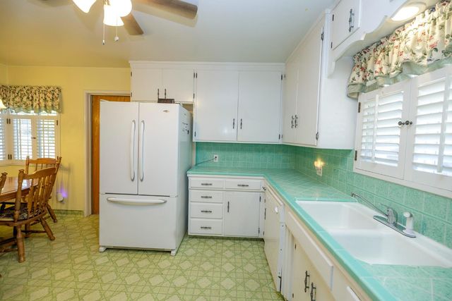 1522 Maplewood Dr, Modesto, CA 95350