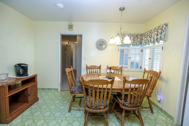 1522 Maplewood Dr, Modesto, CA 95350