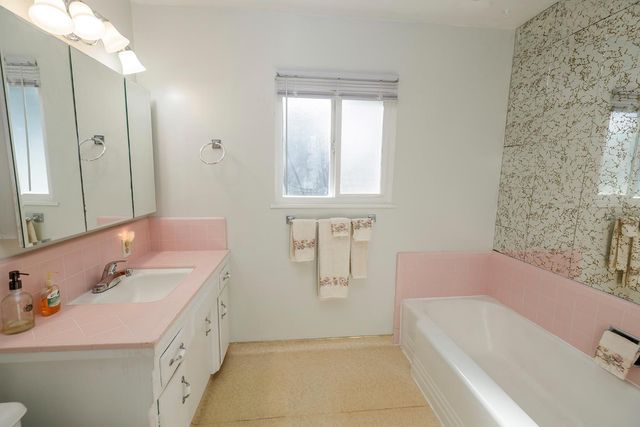 1522 Maplewood Dr, Modesto, CA 95350