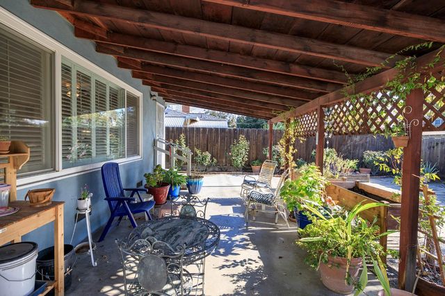 1522 Maplewood Dr, Modesto, CA 95350