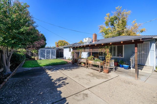 1522 Maplewood Dr, Modesto, CA 95350