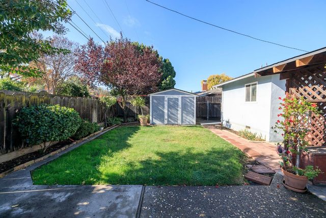 1522 Maplewood Dr, Modesto, CA 95350