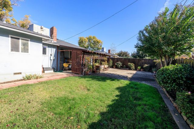 1522 Maplewood Dr, Modesto, CA 95350