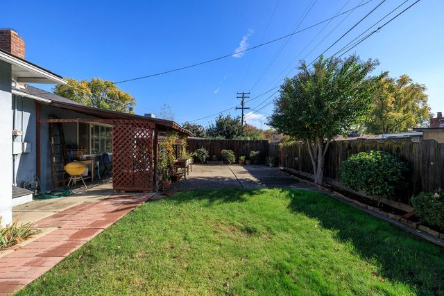 1522 Maplewood Dr, Modesto, CA 95350