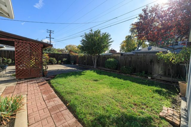 1522 Maplewood Dr, Modesto, CA 95350