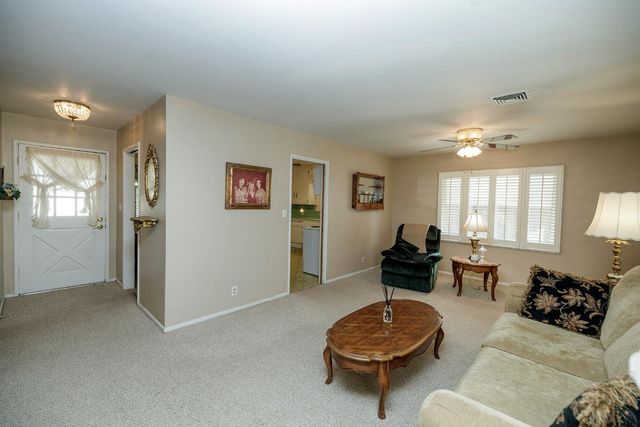 1522 Maplewood Dr, Modesto, CA 95350