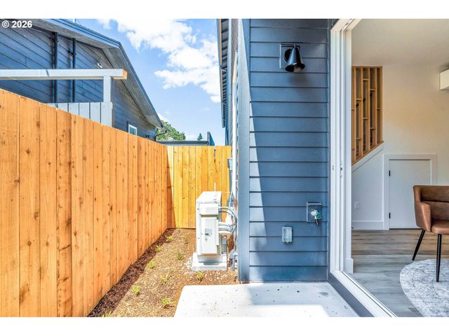 4495 Se DIVISION St, Portland, OR 97215