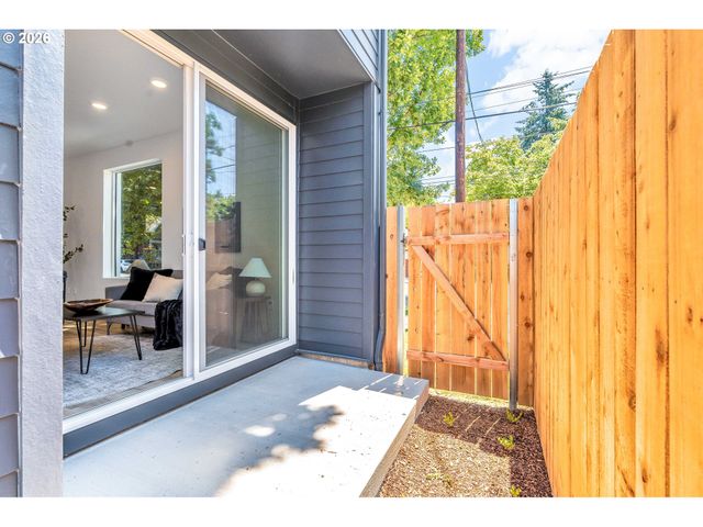 4495 Se DIVISION St, Portland, OR 97215