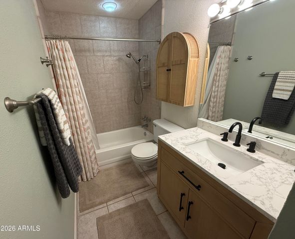 815 N HAYDEN Road B2, Scottsdale, AZ 85257