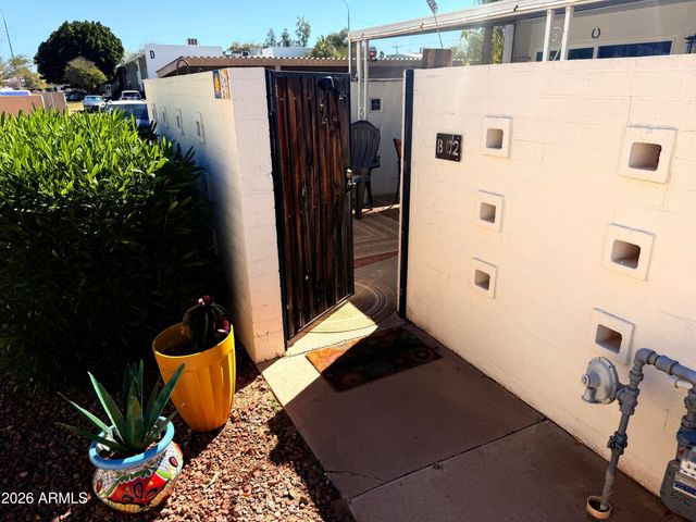 815 N HAYDEN Road B2, Scottsdale, AZ 85257