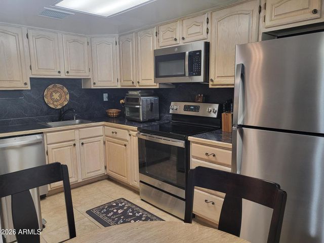 815 N HAYDEN Road B2, Scottsdale, AZ 85257