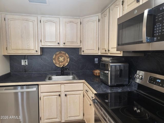 815 N HAYDEN Road B2, Scottsdale, AZ 85257