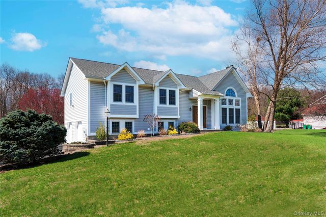 30 Huckleberry Lane, Hopewell Junction, NY 12533