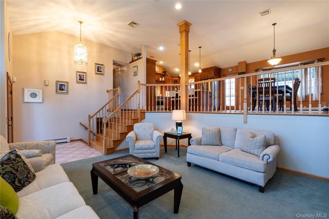 30 Huckleberry Lane, Hopewell Junction, NY 12533