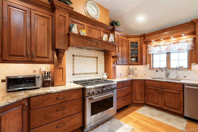 30 Huckleberry Lane, Hopewell Junction, NY 12533