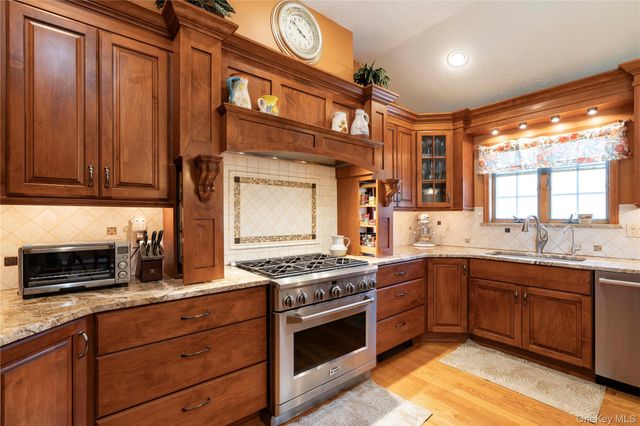 30 Huckleberry Lane, Hopewell Junction, NY 12533
