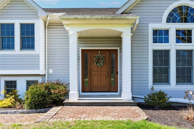 30 Huckleberry Lane, Hopewell Junction, NY 12533