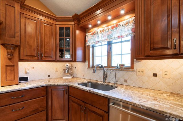 30 Huckleberry Lane, Hopewell Junction, NY 12533