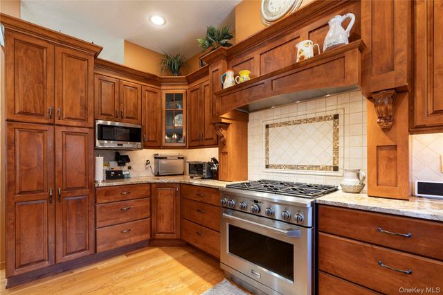30 Huckleberry Lane, Hopewell Junction, NY 12533