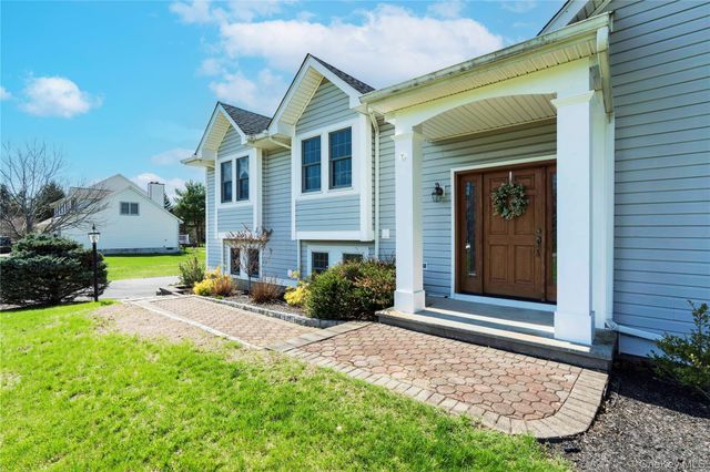 30 Huckleberry Lane, Hopewell Junction, NY 12533
