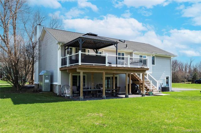 30 Huckleberry Lane, Hopewell Junction, NY 12533