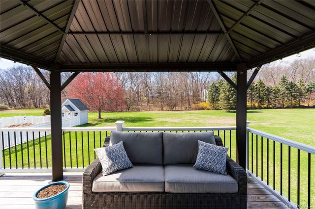 30 Huckleberry Lane, Hopewell Junction, NY 12533
