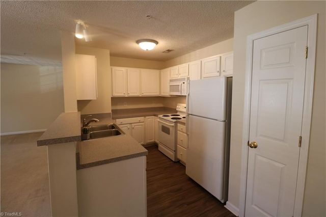 823 scholastic Drive, Winston-salem, NC 27106