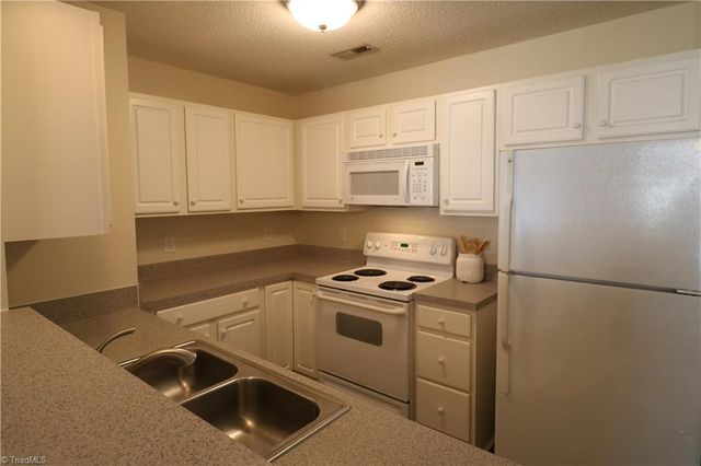 823 scholastic Drive, Winston-salem, NC 27106