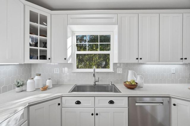 750 Los Robles Avenue, Palo Alto, CA 94306