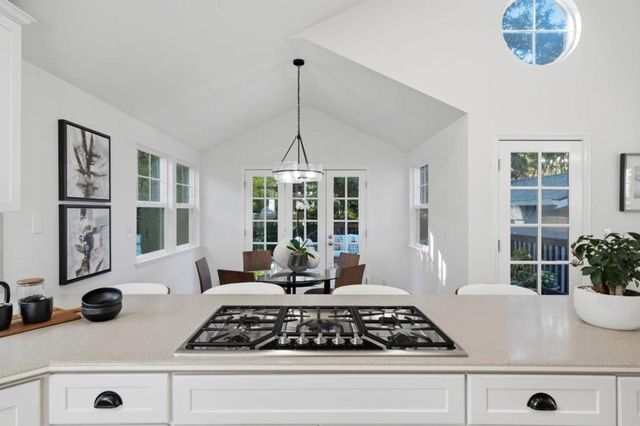 750 Los Robles Avenue, Palo Alto, CA 94306